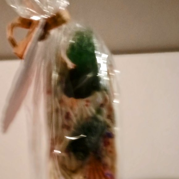 BLACK FOREST SOAP FOR MEN & GUMMY BEAR PARADE SOAP FOR KIDS - Picture 4 of 9